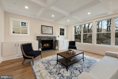 9006 Spring Hill Ln, Chevy Chase, MD 20815 - photo 3