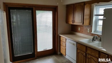 2119 3rd St, Moline, IL 61265 - photo 6