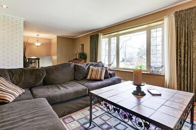 3762_Walhaven-living room #2