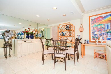 07 Kitchen Eating Area