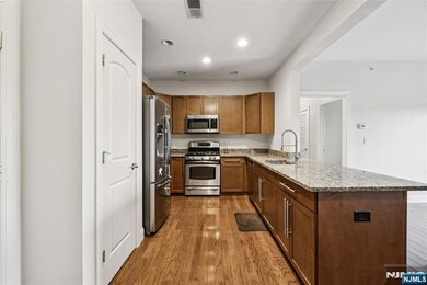 2404 Windsor Park Ct unit 114, Englewood, NJ 07631 - photo 3