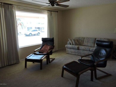 LARGE LIVING ROOM