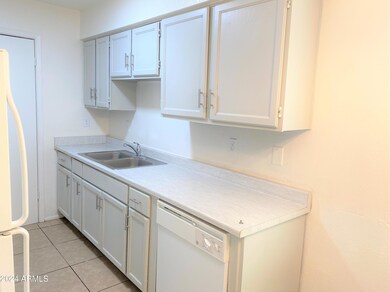 452 S Olive unit 5, Mesa, AZ 85204 - photo 4