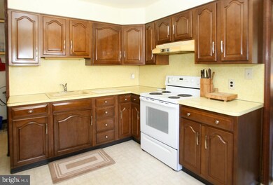 1302 E Willow Run Dr, Wilmington, DE 19805 - photo 4