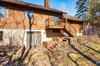 Deck/Patio/Walk-out/Shed/Wooded