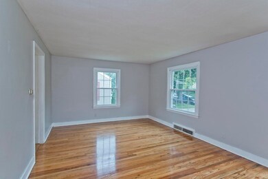 108 Webber St, Springfield, MA 01108 - photo 6
