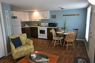 165 1st Ave Mansquan kit lr dr019
