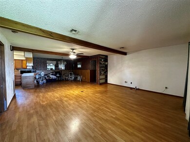 906 N Market St, Brazoria, TX 77422 - photo 2