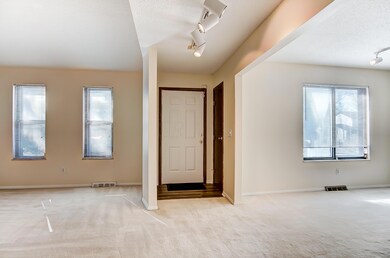 6293 Bidwell Ln, Columbus, OH 43213 - photo 4