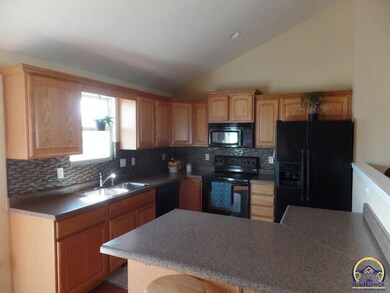 109 SE 44th Pkwy, Topeka, KS 66609 - photo 2