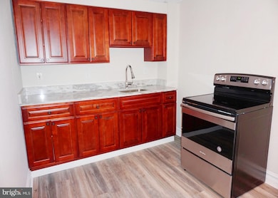 1017 S Hall St, Allentown, PA 18103 - photo 2