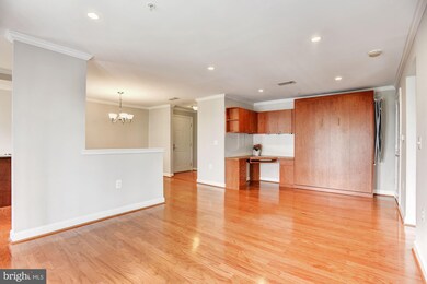 4081 S Four Mile Run Dr unit 404, Arlington, VA 22204 - photo 6