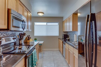 10_3600_N_5th_Ave_200__10_mls