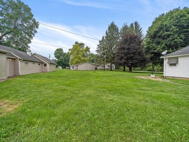 439 W Mckeever St, Andrews, IN 46702 - photo 6