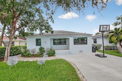 1027 S Palmway, Lake Worth, FL 33460 - photo 2