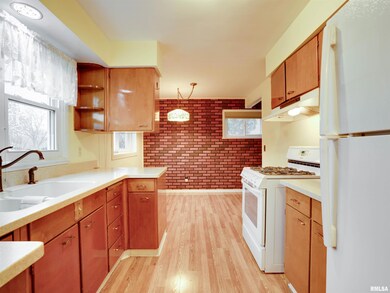 1716 Monterey Ct, Bettendorf, IA 52722 - photo 3