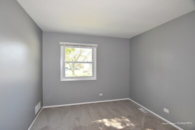 1393 S Glen Cir unit D, Aurora, IL 60506 - photo 6