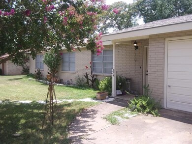 207 Glenmoor Dr, Fredericksburg, TX 78624 - photo 2