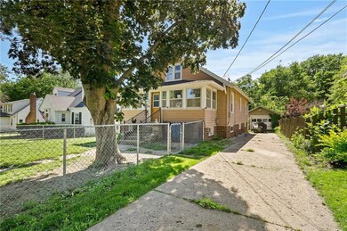 1826 E 32nd St, Des Moines, IA 50317 - photo 2