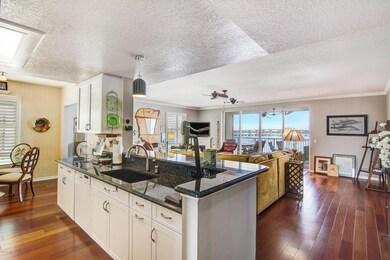 Kitchen/ Living Room