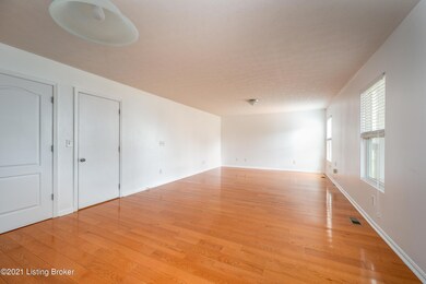 Living Room/Dining Area