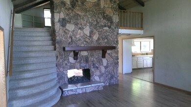 Stairs/fireplace