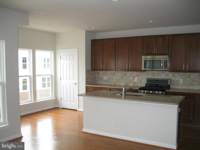 2986 Rittenhouse Cir, Fairfax, VA 22031 - photo 3