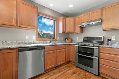 2868 Crinkle Root Dr, Fitchburg, WI 53711 - photo 6