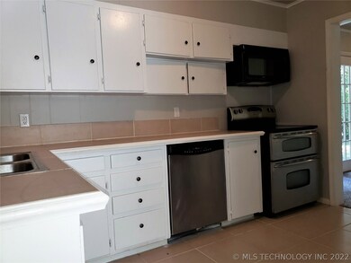 1226 N Cherokee Ave, Claremore, OK 74017 - photo 4