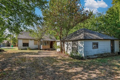 1321 E Tennie St, Gainesville, TX 76240 - photo 5