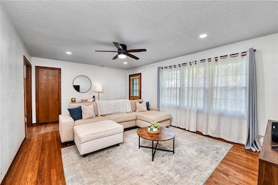 806 N Mohawk Ave, Independence, MO 64056 - photo 5