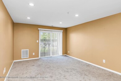 302 Wedgewood Cir unit 313, Belford, NJ 07718 - photo 6