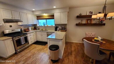 Kitchen & dining area