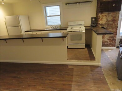 45 Deer Park Ave unit 2nd fl, Babylon, NY 11702 - photo 5