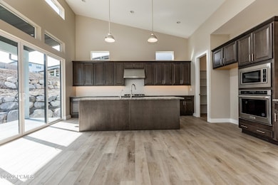 4_Great-Room_1800x1200_3858996