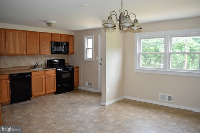 1154 Foxwood Ln, Essex, MD 21221 - photo 6