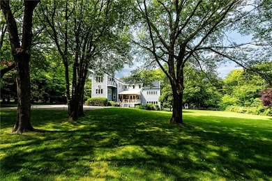 Wonderful tree-lined grounds