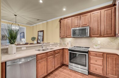 Kitchen w granite countertops