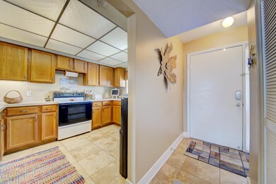 foyer off kitchen