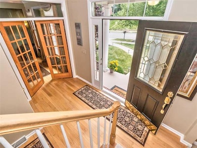 Entry/Foyer.