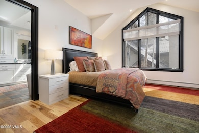 2504_village_th_g4_interior_bed01-2400x1