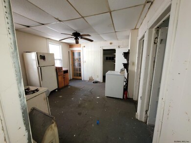 407 Mumford St, Schenectady, NY 12307 - photo 5