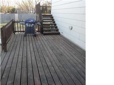 NICE WRAP-AROUND DECK