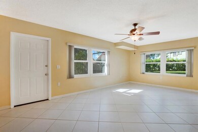 31 Clinton Ct unit C, Royal Palm Beach, FL 33411 - photo 7