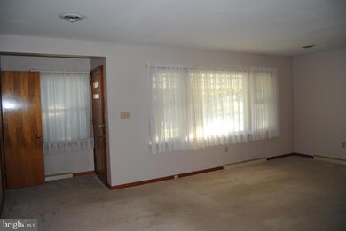 235 W Myrtle St, Littlestown, PA 17340 - photo 7