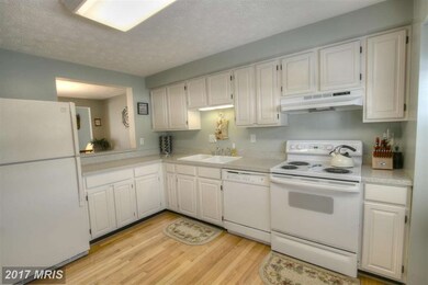 19051 Partridge Wood Dr, Germantown, MD 20874 - photo 2