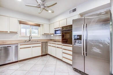 10511 W Caron Dr, Sun City, AZ 85351 - photo 4