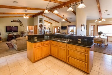 003_Kicthen to Family Room