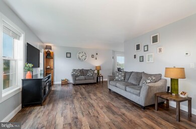 315 Riviera St, Mount Wolf, PA 17347 - photo 2