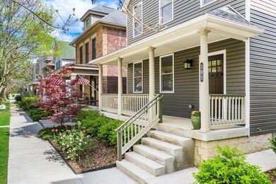 07_195 E Gates St,